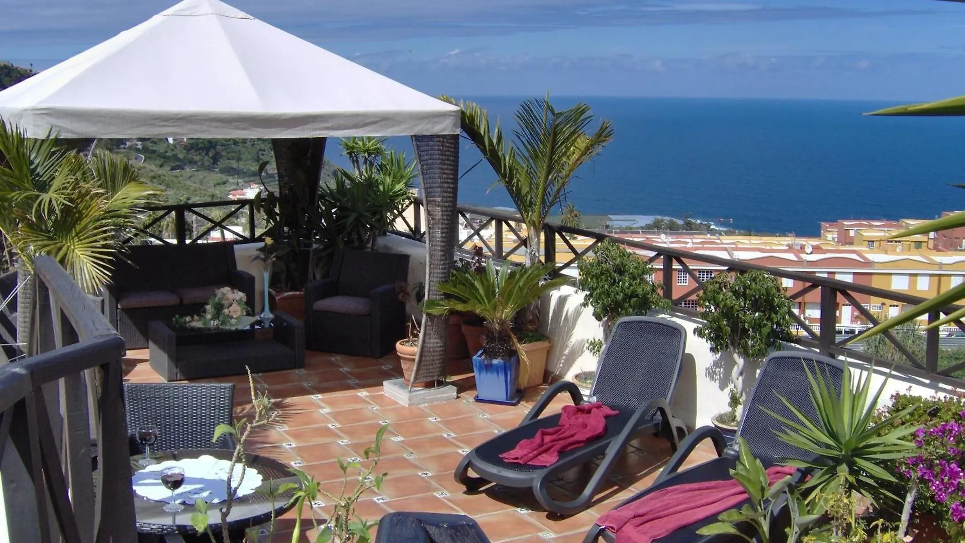 アパート Ferienwohnung Mit Kleiner Innenhof-Terrasse Im Mediterranen Stil イコー・デ・ロス・ビノス スペイン